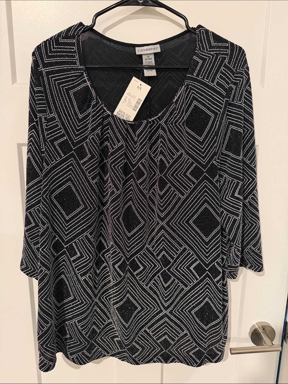 NWT Catherines Black Geo Print Scoop Neck Women’s Top
